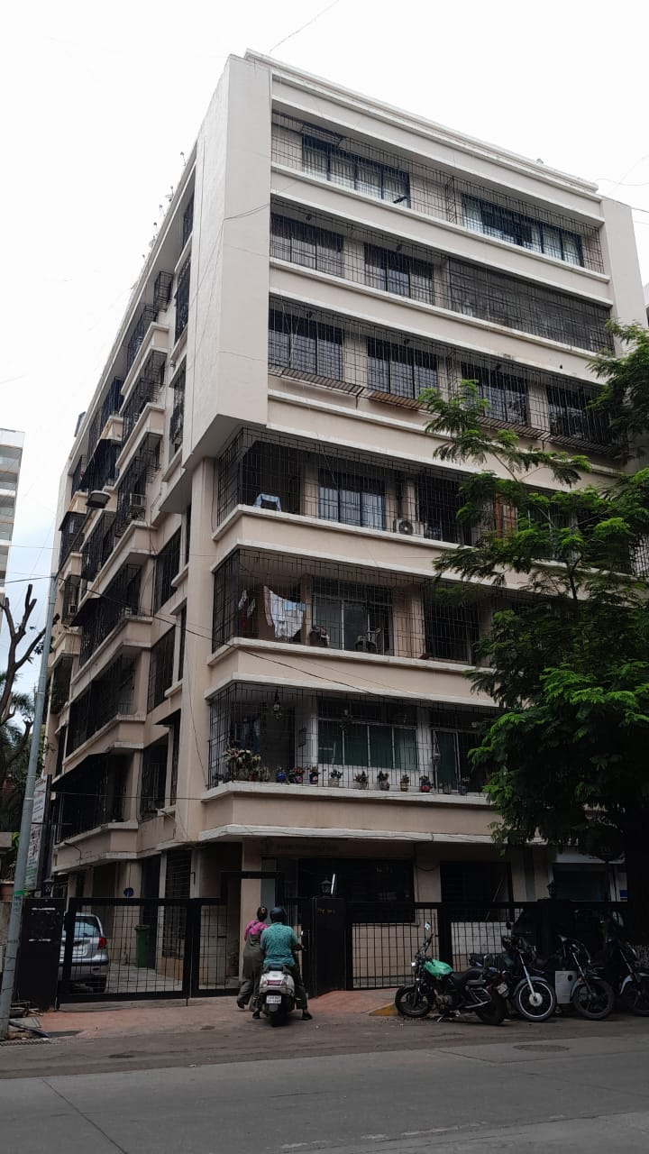 3.5 BHK Semi Furnished in Belfer , Bandra West